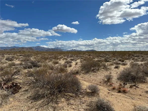 3499 Lone Ranger Rd, Yucca, AZ 86438