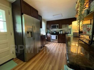 13 Station St, Carnegie, PA 15106