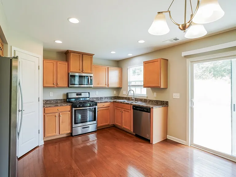 408 Parmley Ln — Photo 7