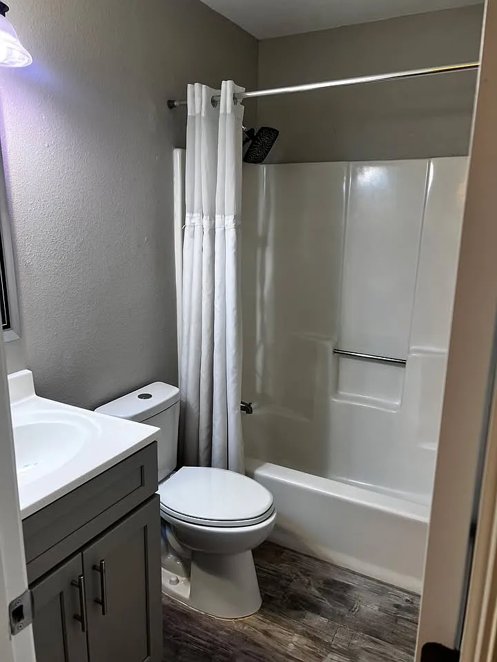2 bed, 1000 sqft, $1,500 — Photo 2