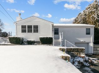 1882 E Main Rd, Portsmouth, RI 02871