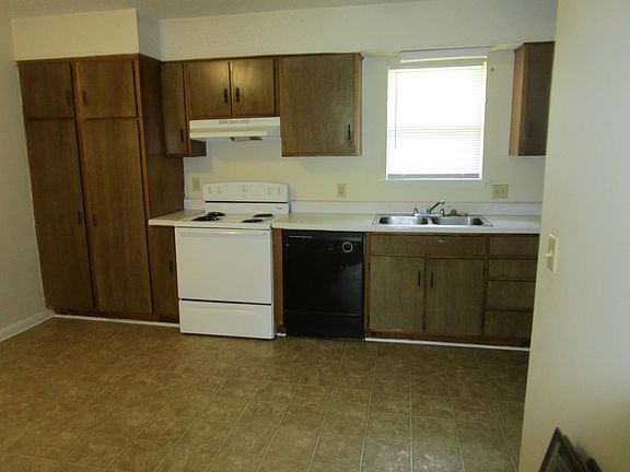 4th image of 251 Rast St