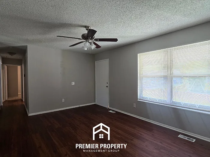 2442 Soundview Ct — Photo 4