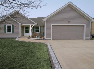 320 Ghost Creek Ln, Gardner, KS 66030