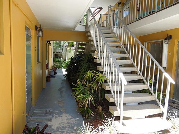 5th image of 211 Lake Ave APT 2