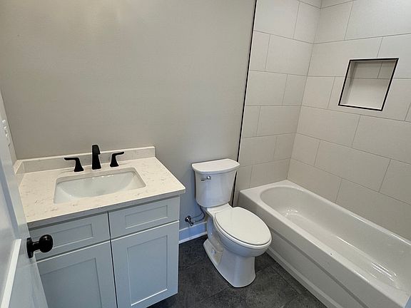 5th image of 801 Sapphire Rd NW