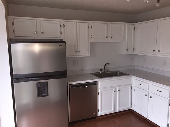 4th image of 200 Fox Hollow Dr APT 401
