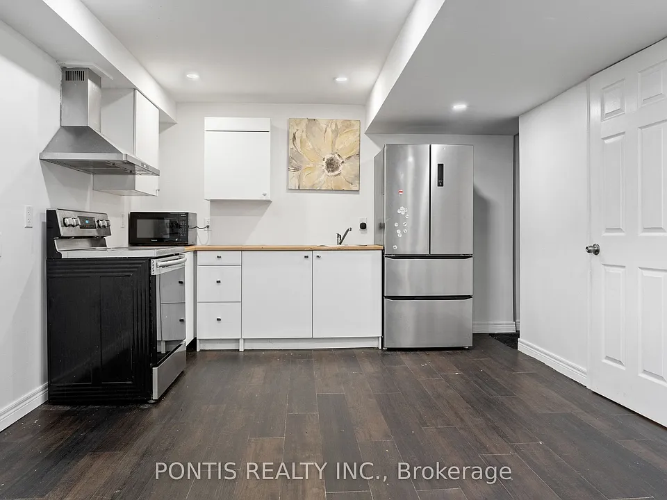 22 Mercer Ave #LOWER