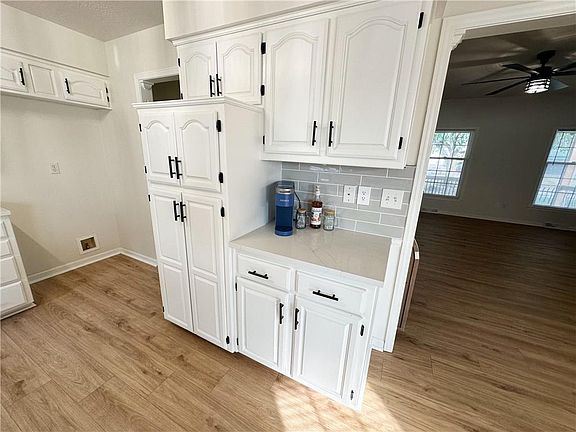 5th image of 4600 NE Kingston Dr