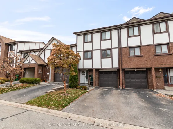 4230 Fieldgate Dr #4, Mississauga, ON L4W 2M5