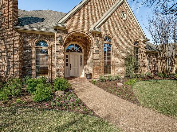 5th image of 3305 Louis Dr