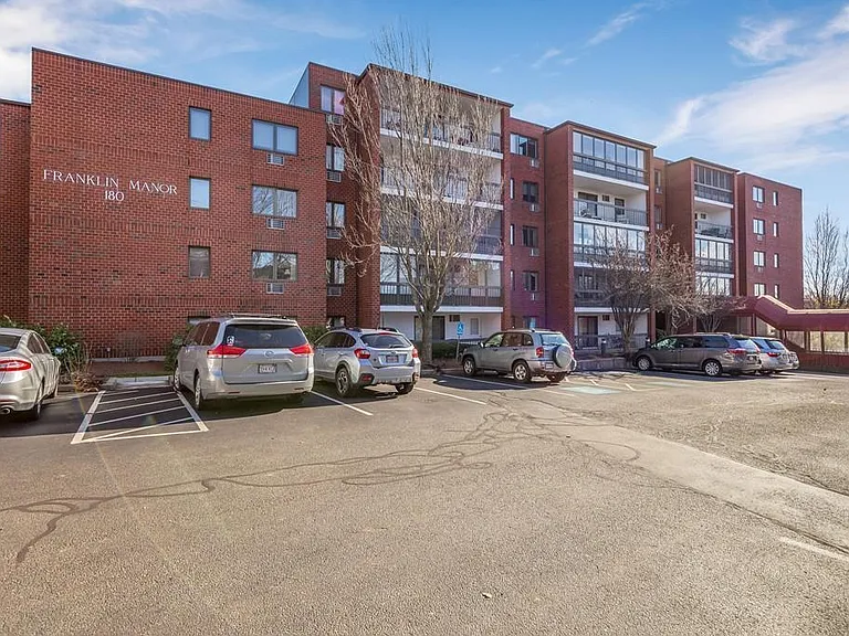 180 Green St #204 — Photo 17