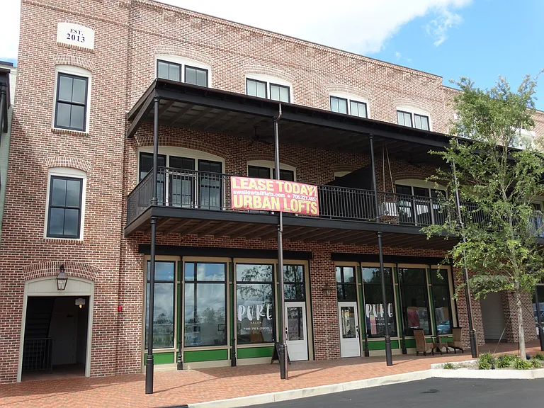 Swallowtail Flats Apartments — Photo 23