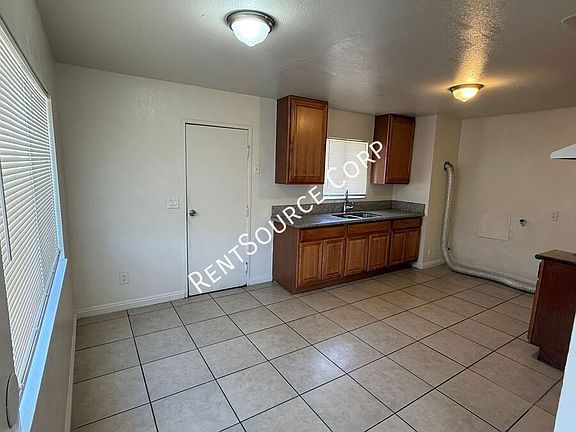 5th image of 2028 Yosemite Dr