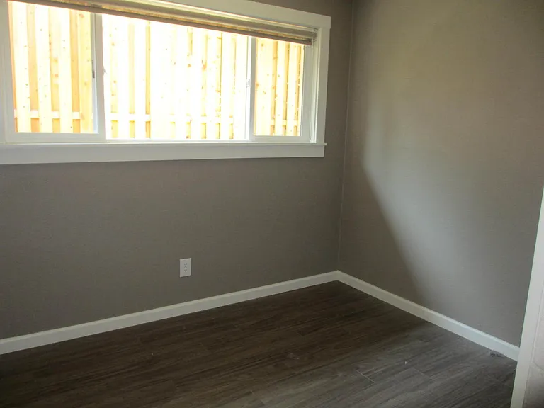 9529 N Fairhaven Ave — Photo 10