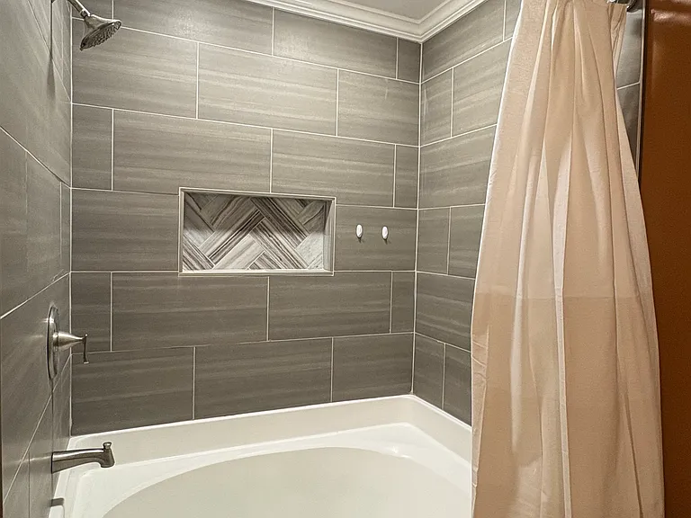 422 Ashley Ave — Photo 17