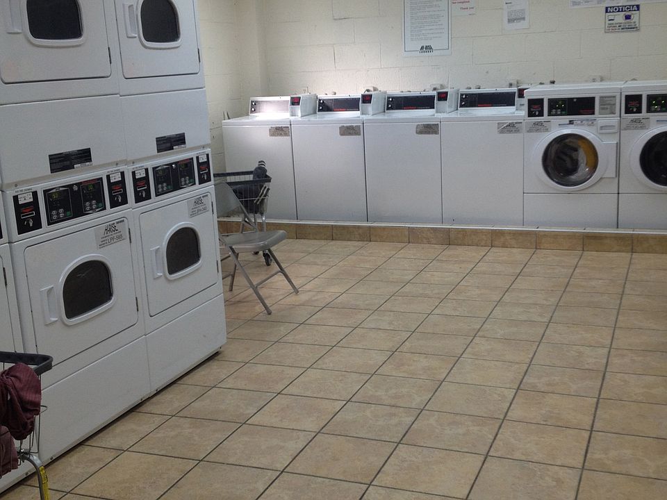 Bldg Laundry room