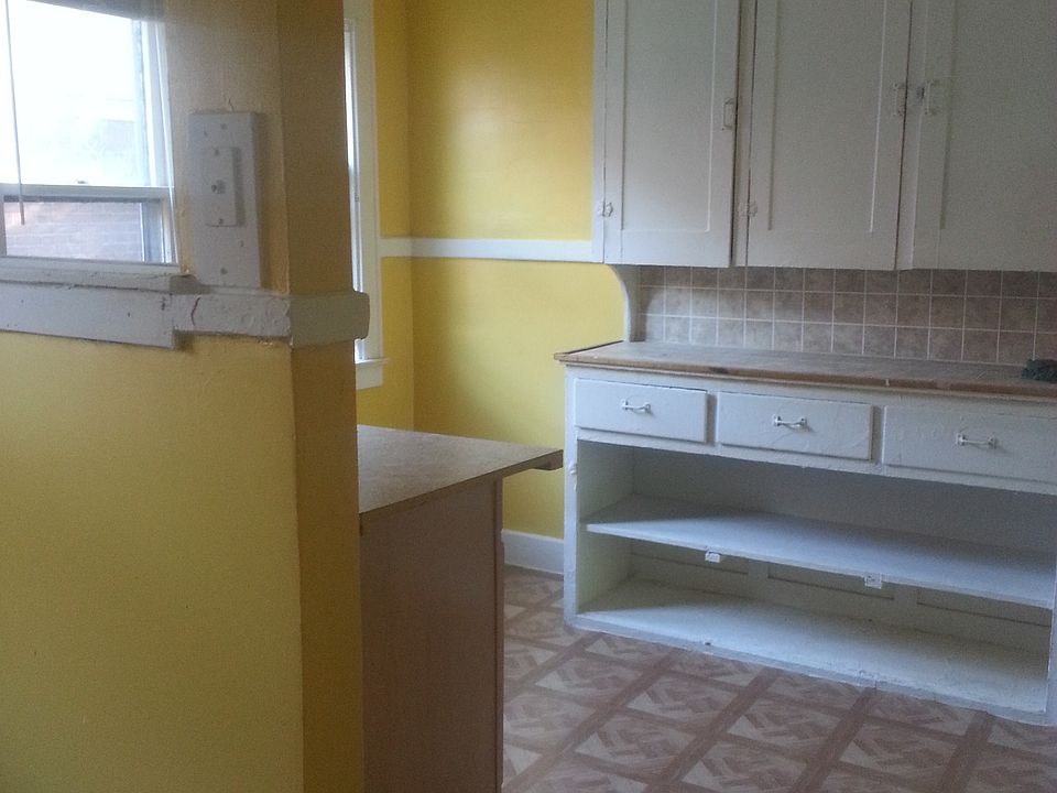 2nd image of 16176 Baylis St
