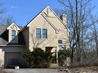 204 Wild Pines Dr, Pocono Pines, PA 18350