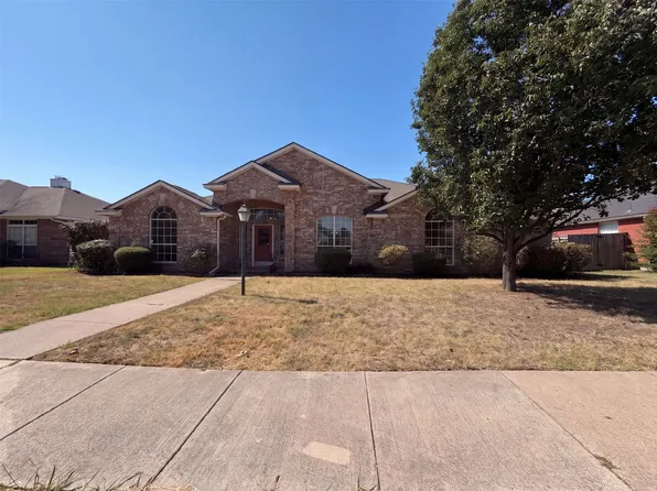2915 Olympia Dr, Grand Prairie, TX 75052