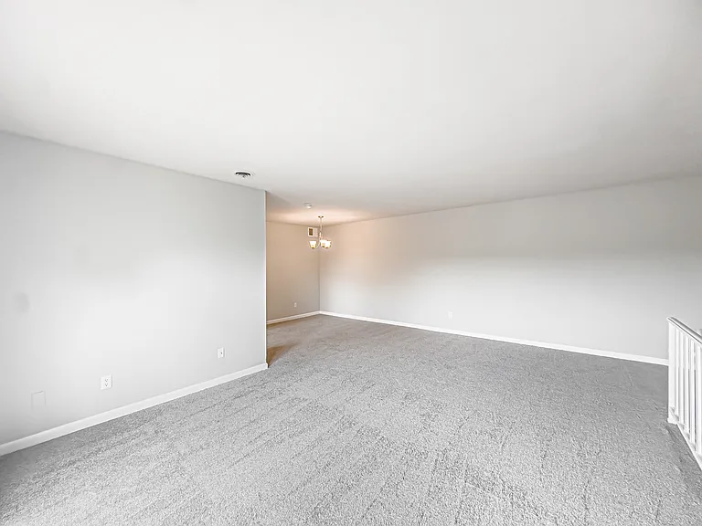 Creekside Apartments — Photo 12