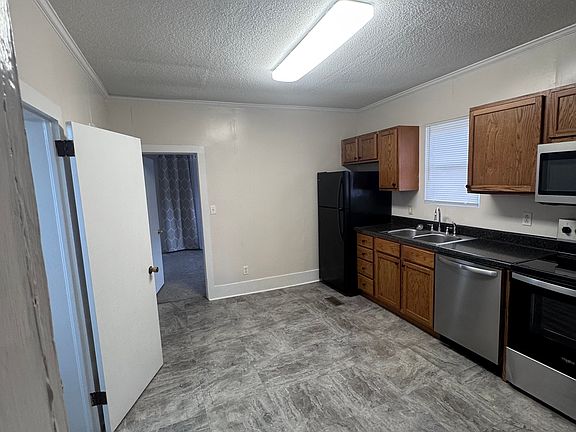 4th image of 908 E Myrtle Ave
