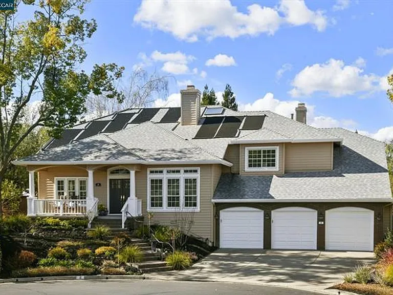 6 Westward Ln — Photo 1