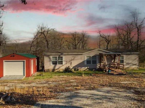 21910 Hickory Nut Ln, Wheatland, MO 65779