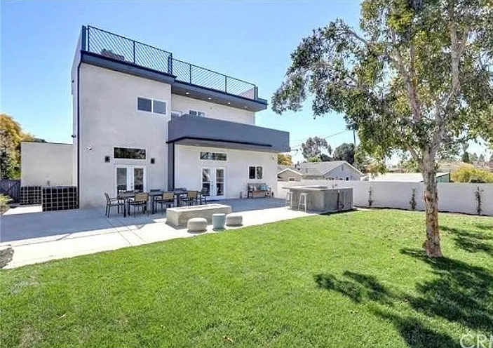 7925 Kittyhawk Ave — Photo 4