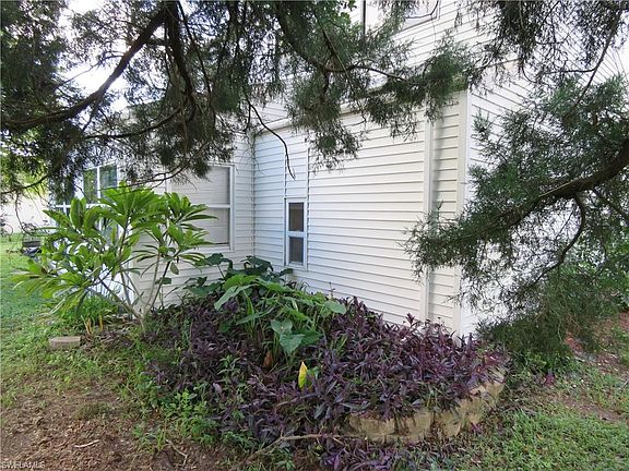 3rd image of 129 SE 1st Ave