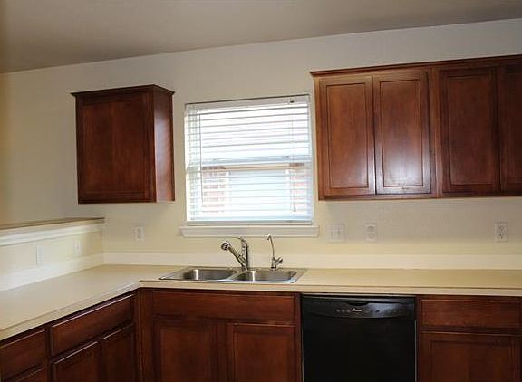 5th image of 223 Corn Hill Dr