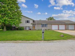 104 W 4th St, Broadlands, IL 61816