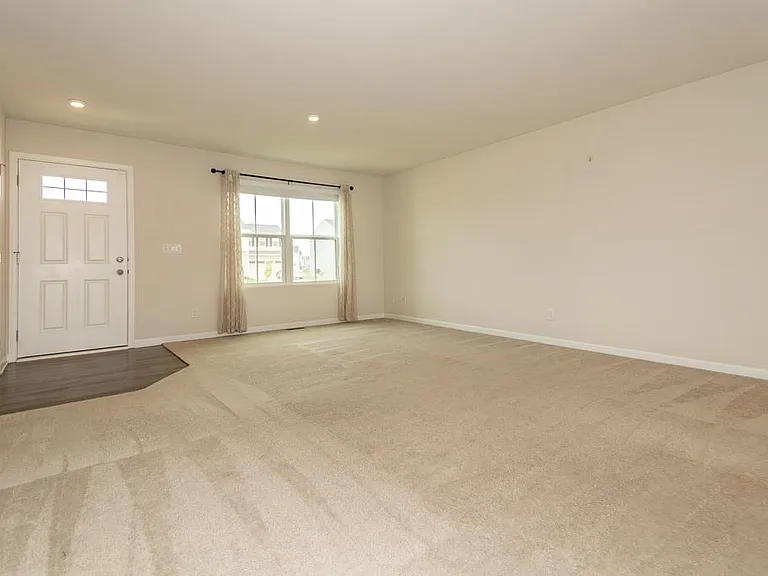 472 Roberta Dr — Photo 10