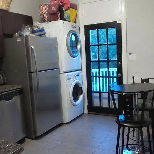 3 bed, 1350 sqft, $2,150 — Photo 4