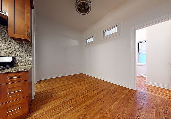 3rd image of 107 W 68th St APT 1E