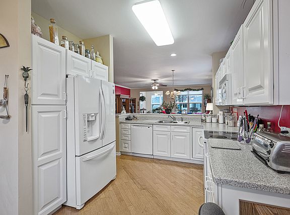 4th image of 12962 Brookwood Dr