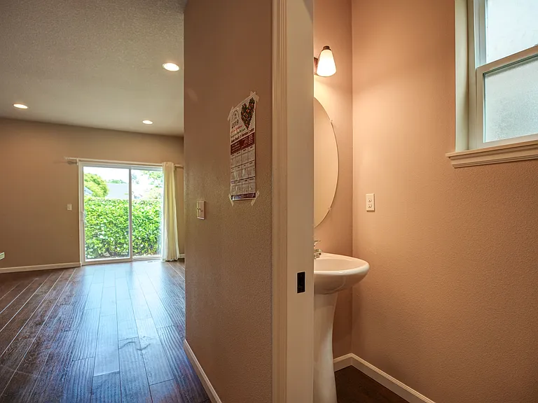 432 NE 136th Ave — Photo 5