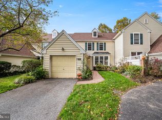 102 Dundee Mills Ln, Wallingford, PA 19086