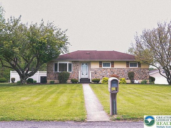 2nd image of 13 Craig Rd E