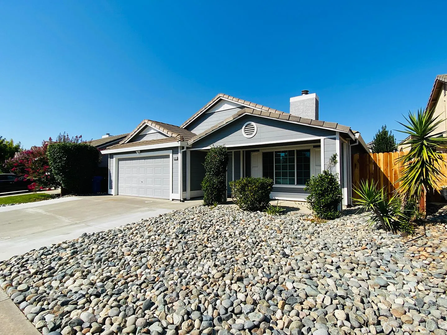 Comfy 3 Bedroom Single Story — Photo 1