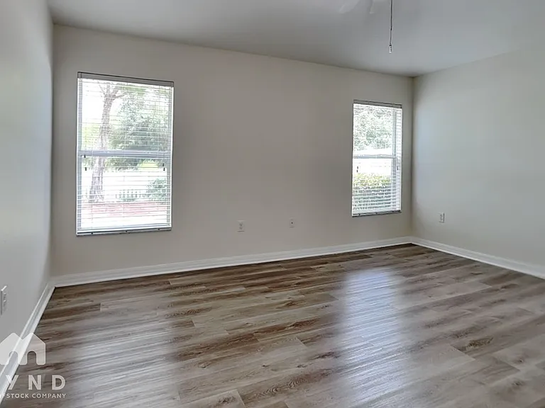 1212 Oak Pond St — Photo 9