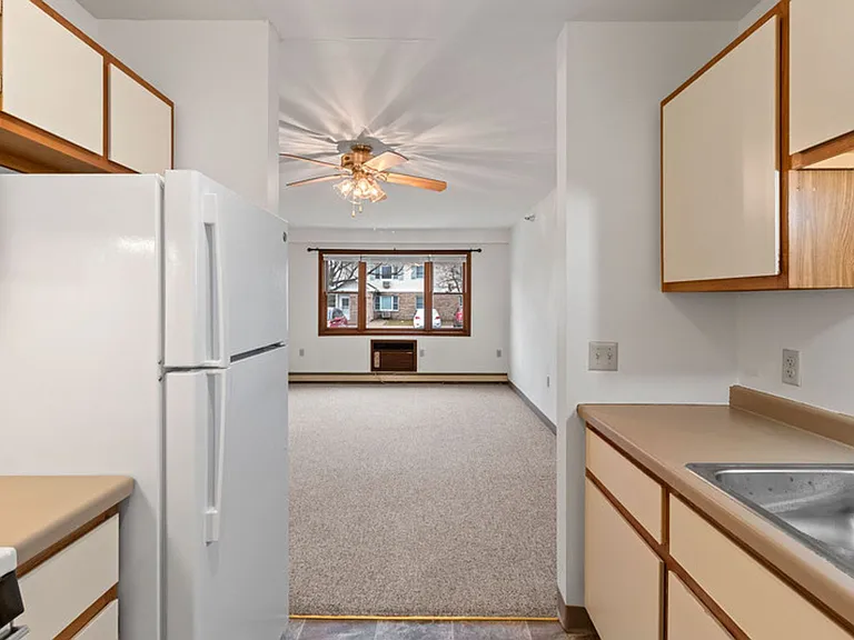Hickory Drive and Pinecrest Apartments — Photo 15