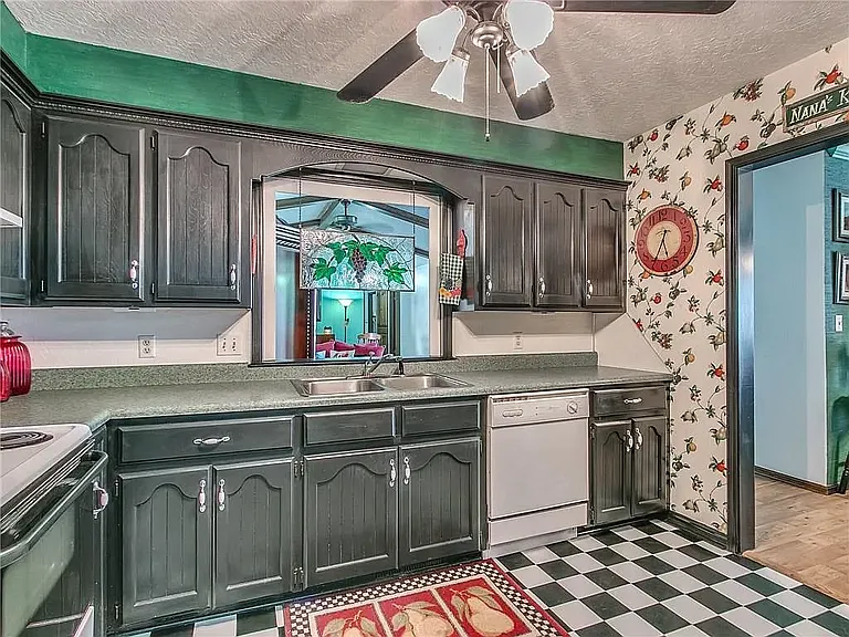 2308 Houston Ave — Photo 25