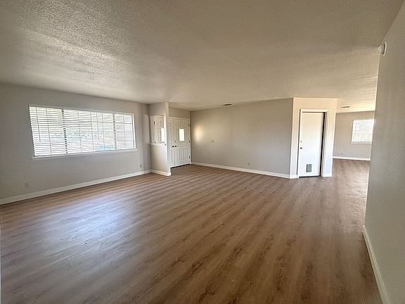 3rd image of 20312 Dean Ct