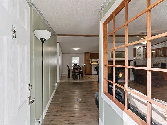 3rd image of 24 Shady Bluff Ln