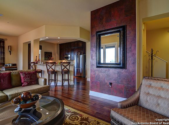 5th image of 215 N CENTER #311
