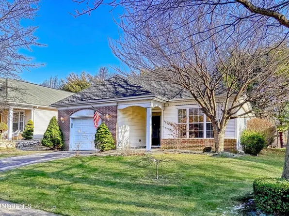 47 Greenways Lane, Lakewood, NJ 08701
