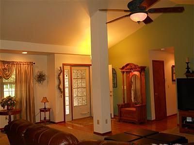 4th image of 202 E Kellerwood Ct