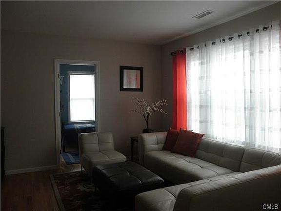 4th image of 40 Burnsford Ave