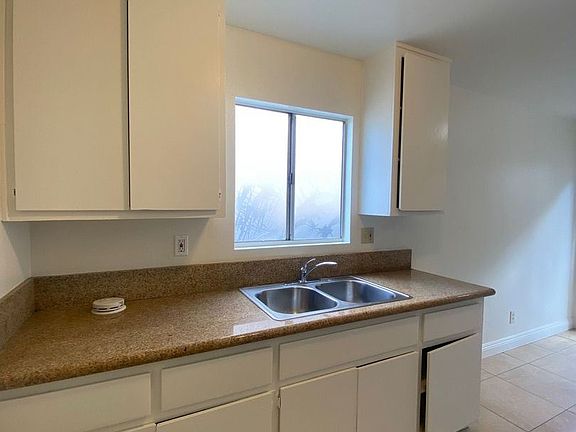 5th image of 1036 Carob Way Unit 10